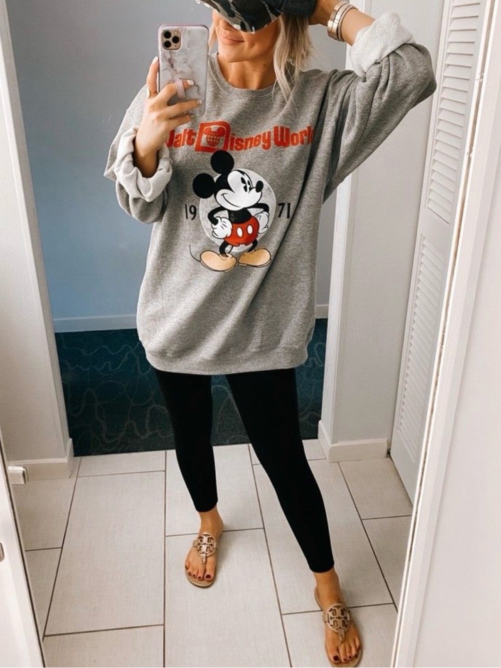 Walt Disney World Gray Crewneck Pullover Sweatshirt Mickey Mouse Adult Medium